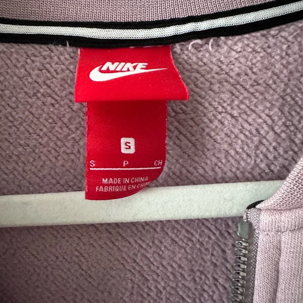 Nike Women's cropped Jacket